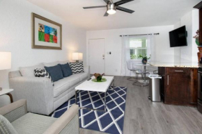Park Shore Suites of Madeira Beach! Pet Friendly and Steps to the Beach! - #2